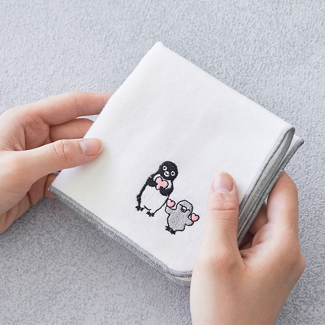 Suicaのペンギン 刺繍ハンドタオル（ハート）