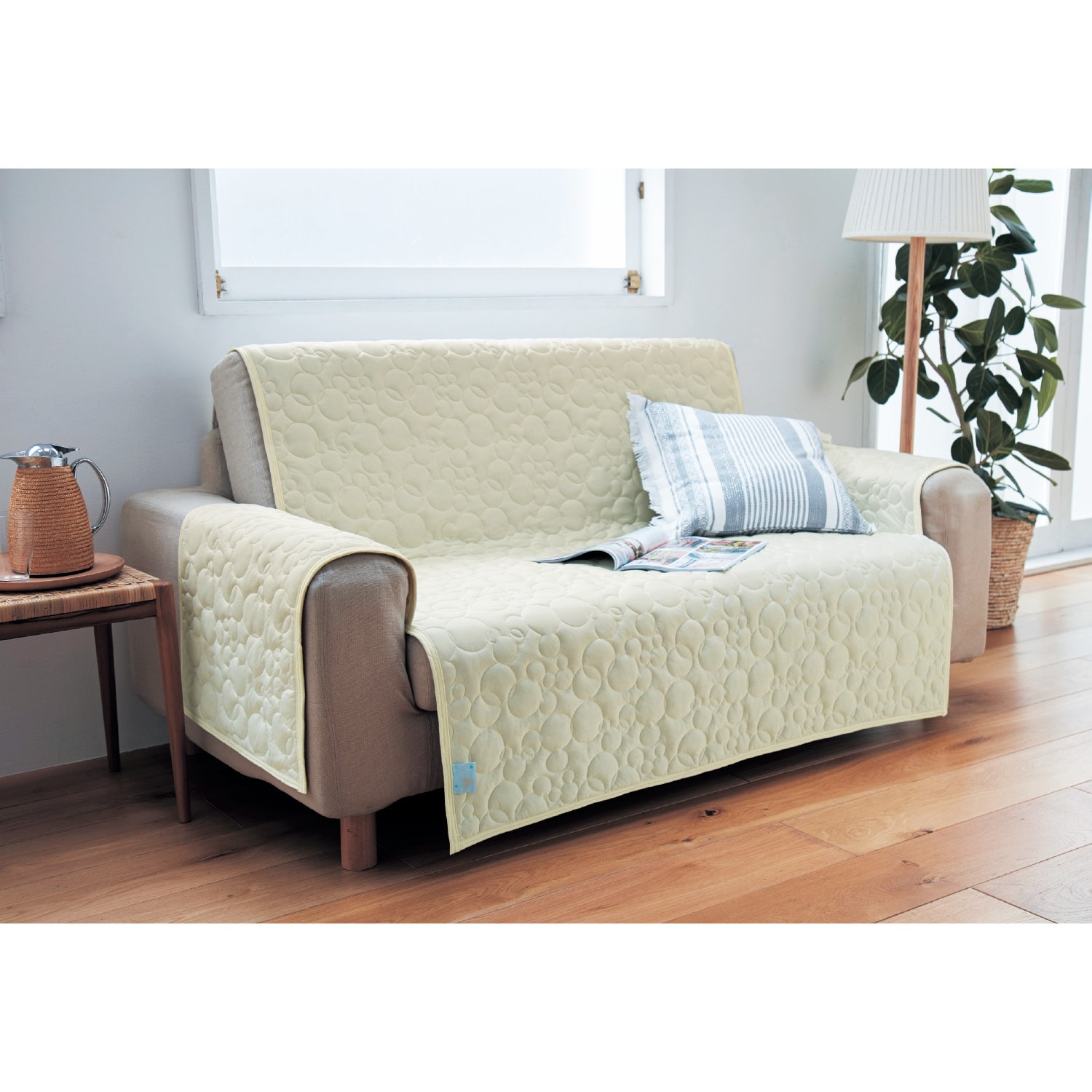 ベルメゾン ディズニー 接触冷感のひんやり肘掛け付きソファーカバー ミッキーモチーフ ピンク ２ ５人掛け用 ２ ５人掛け用 ピンク ベルメゾン Jre Mall店 Jre Mall