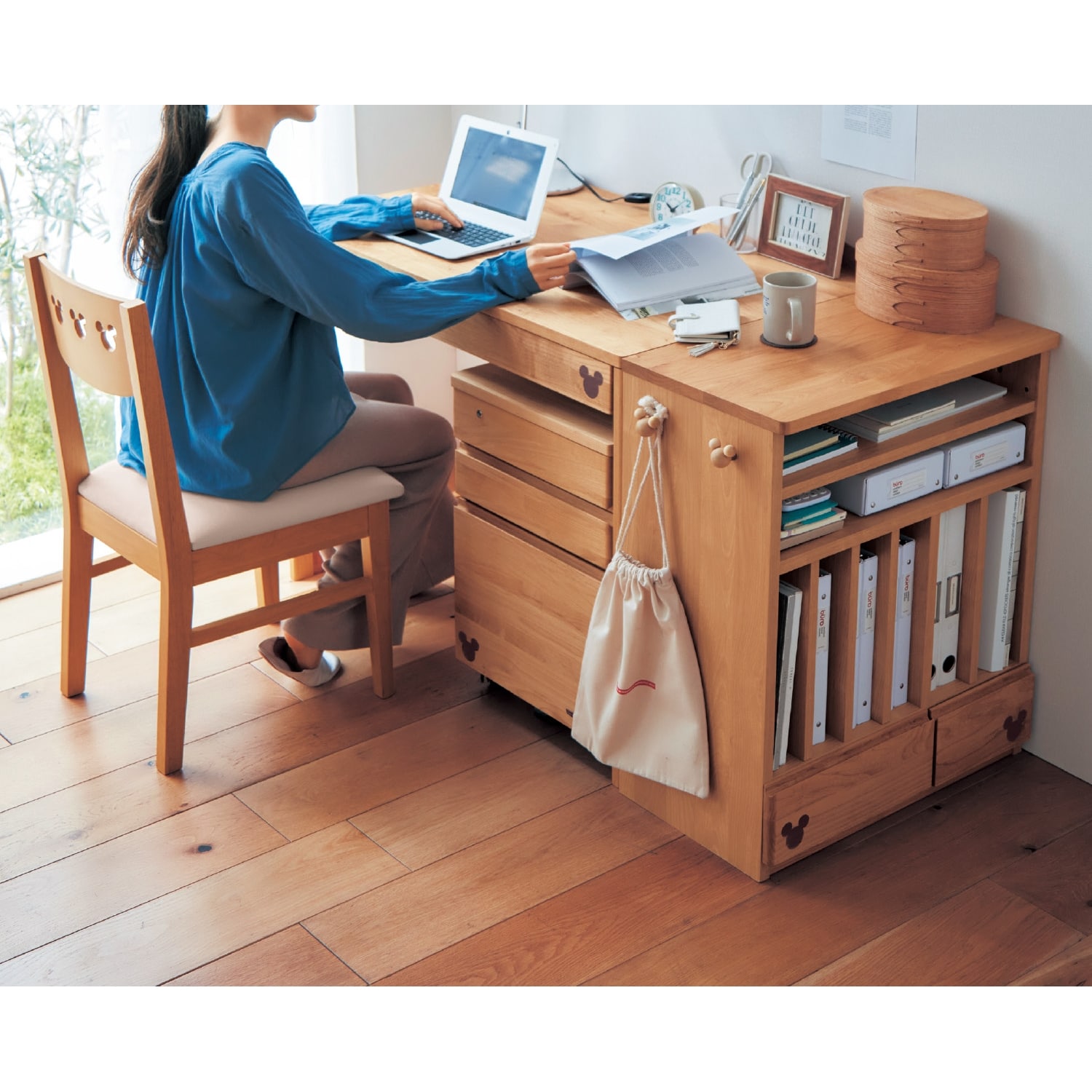 ベルメゾン ディズニー 天然木の学習机 ミッキーモチーフ ナチュラル D D ナチュラル ベルメゾン Jre Mall店 Jre Pointが 貯まる 使える Jre Mall