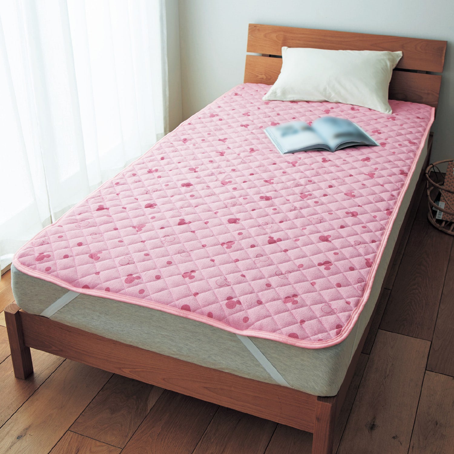 ベルメゾン ディズニー 綿素材を使ったソフトパイルの敷きパッド ミッキーモチーフ ピンク系 ダブル ダブル ピンク系 ベルメゾン Jre Mall店 Jre Pointが 貯まる 使える Jre Mall