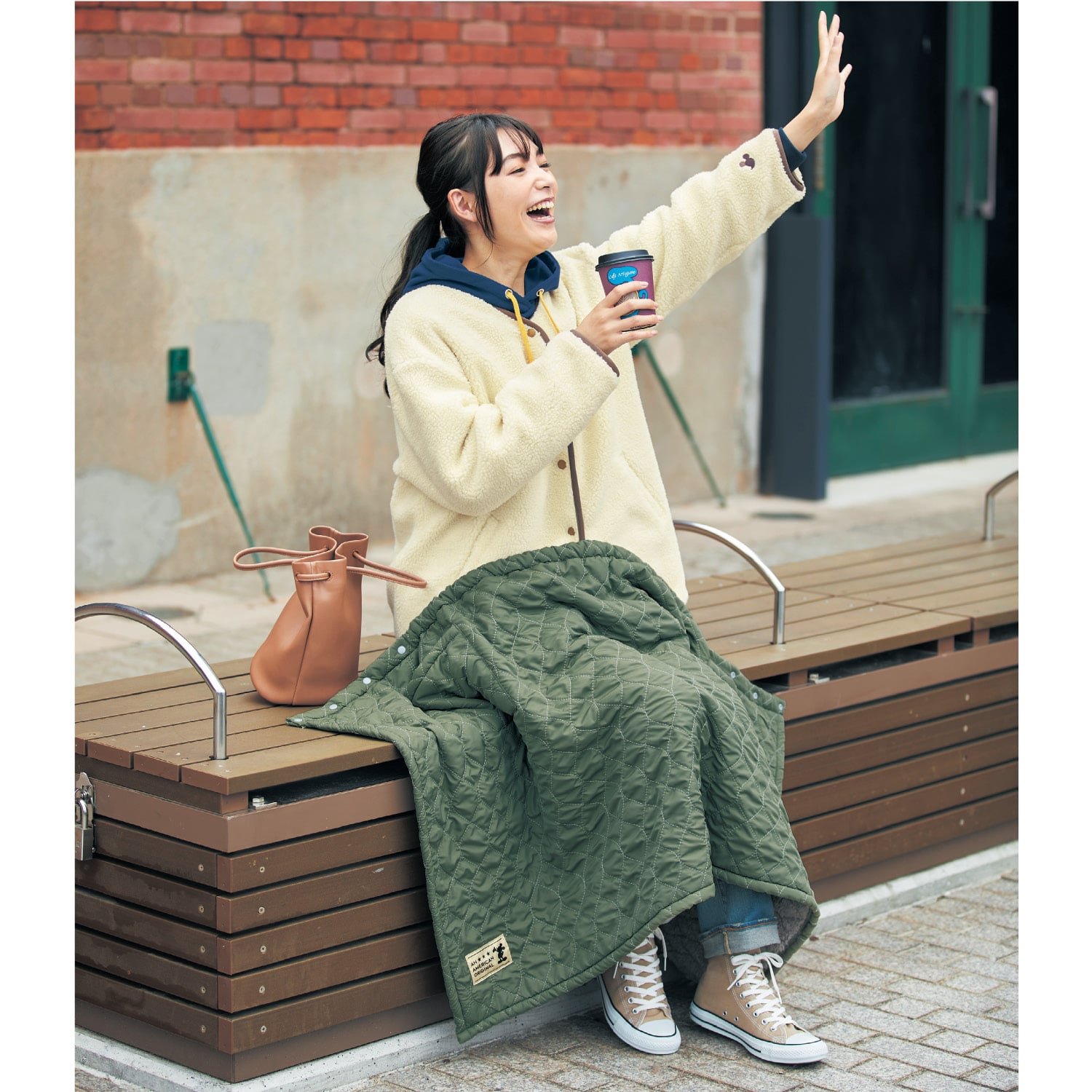 ベルメゾン ディズニー 巻きスカートになる吸湿発熱ボアのブランケット ミッキーモチーフ ベルメゾン Jre Mall店 Jre Mall