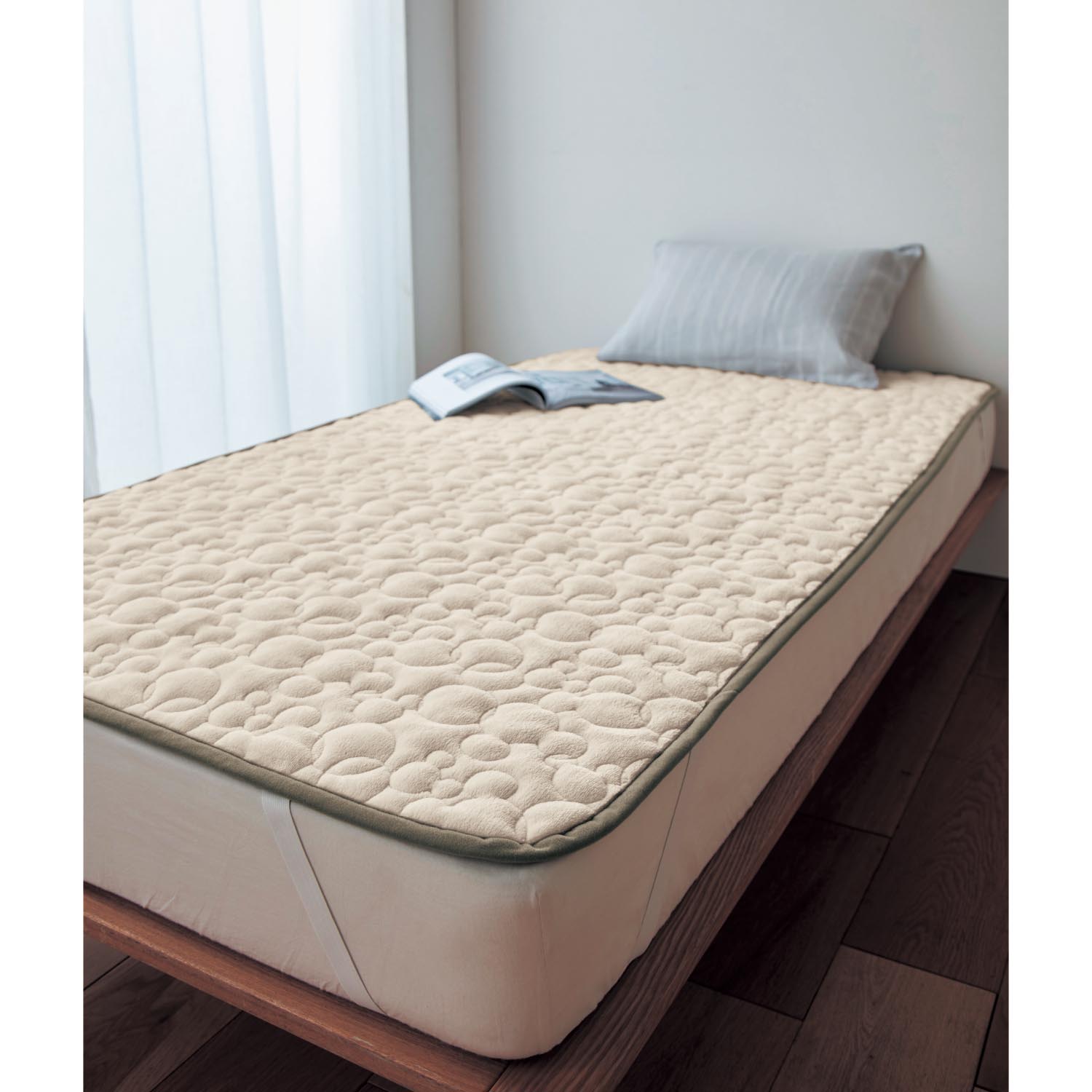 ベルメゾン ディズニー マイクロファイバーの敷きパッド ミッキーモチーフ アイボリー セミダブル セミダブル アイボリー ベルメゾン Jre Mall店 Jre Pointが 貯まる 使える Jre Mall