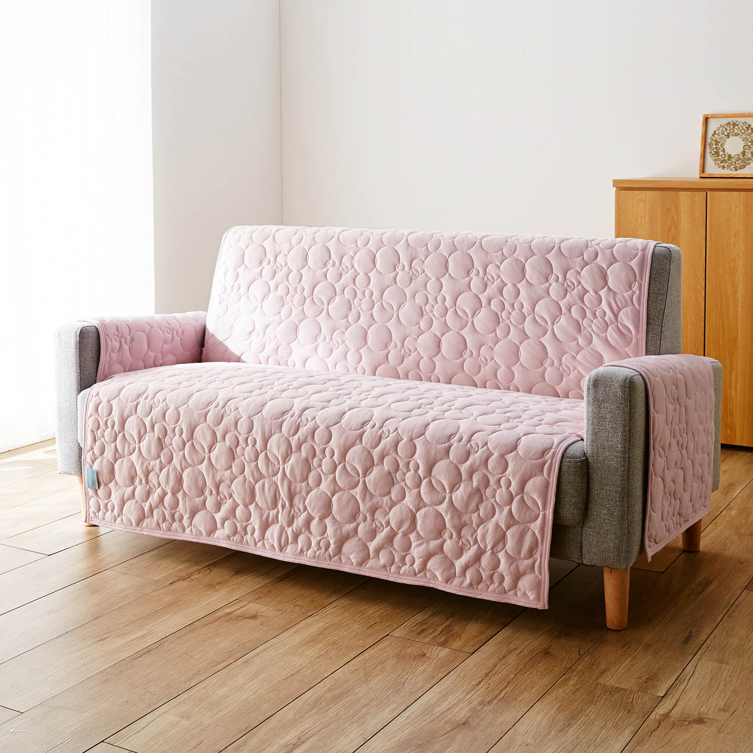 ベルメゾン ディズニー 接触冷感のひんやり肘掛け付きソファーカバー ミッキーモチーフ ピンク ２ ５人掛け用 ２ ５人掛け用 ピンク ベルメゾン Jre Mall店 Jre Mall