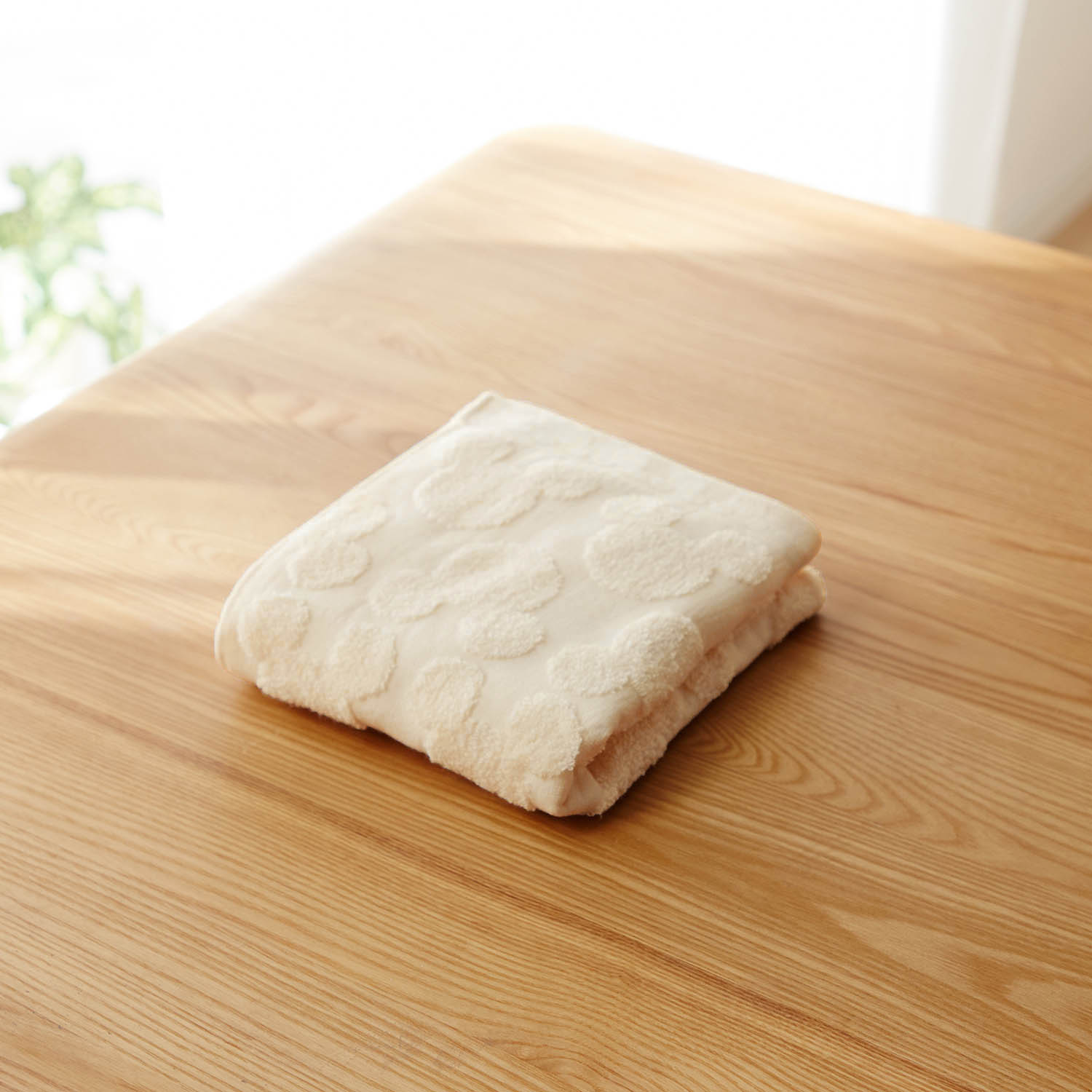 ベルメゾン ディズニー 今治産のとろふわタオル 日本製 ミッキーモチーフ アイボリー バスタオル バスタオル アイボリー ベルメゾン Jre Mall店 Jre Mall