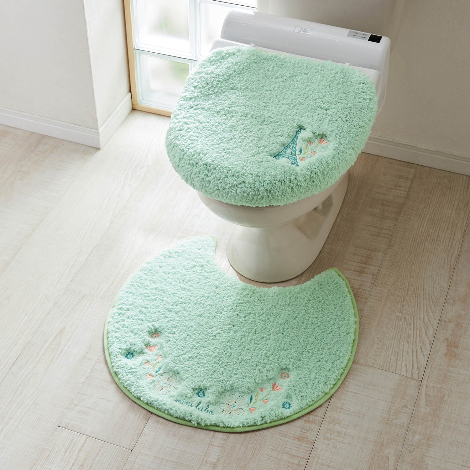 ベルメゾン ミニラボ トイレマット フタカバー 刺繍のようなお花畑 標準マット 温水フタセット 標準マット 温水フタセット ベルメゾン Jre Mall店 Jre Pointが 貯まる 使える Jre Mall