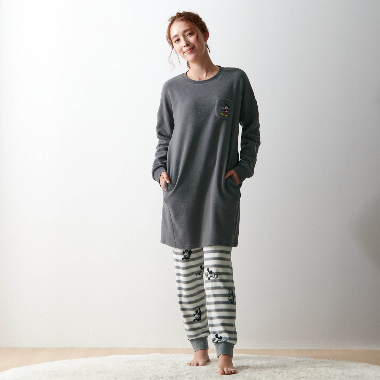 ベルメゾン ディズニー 肌側綿フリースチュニックパジャマ 選べるキャラクター ミッキーマウス ボーダー S S ミッキーマウス ボーダー ベルメゾン Jre Mall店 Jre Mall