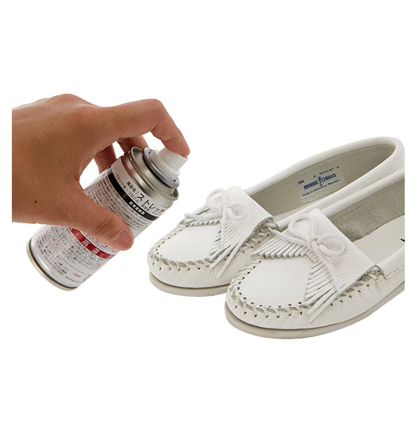 コロニル ストレッチ 100ml Collonil コロニル 通販 靴のばし スプレー スムースレザー スウェードヌバック 起毛皮革 靴が窮屈な時 伸ばす 延ばす 伸びる 延びる シューズケア用品 靴用品 靴がきつい時 お手入れ 用品手入れ 皮革伸ばし シューズ用 くつ 靴 クツ 100ml