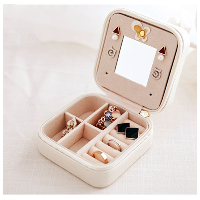 アクセサリーケース 携帯用 通販 小さい 持ち運び ジュエリーボックス ミニ コンパクト ピアスケース アクセサリー 口紅 収納ボックス 旅行 おしゃれ かわいい プレゼント 指輪 ケース リングケース 小物入れ 小さめ ピンク Backyard Family Jre Pointが 貯まる