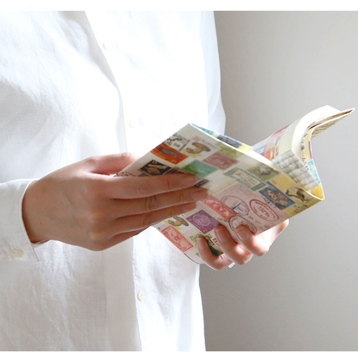 ブックカバー フリーサイズ 通販 文庫 A5 B6 四六判 単行本 かわいい タイベック おしゃれ 読書 本 プレゼント 本好き ブランド アーティミス ギフト Artemis 電車通勤 高校生 大学生 ワールドマップ Backyard Family Jre Pointが 貯まる 使える Jre Mall