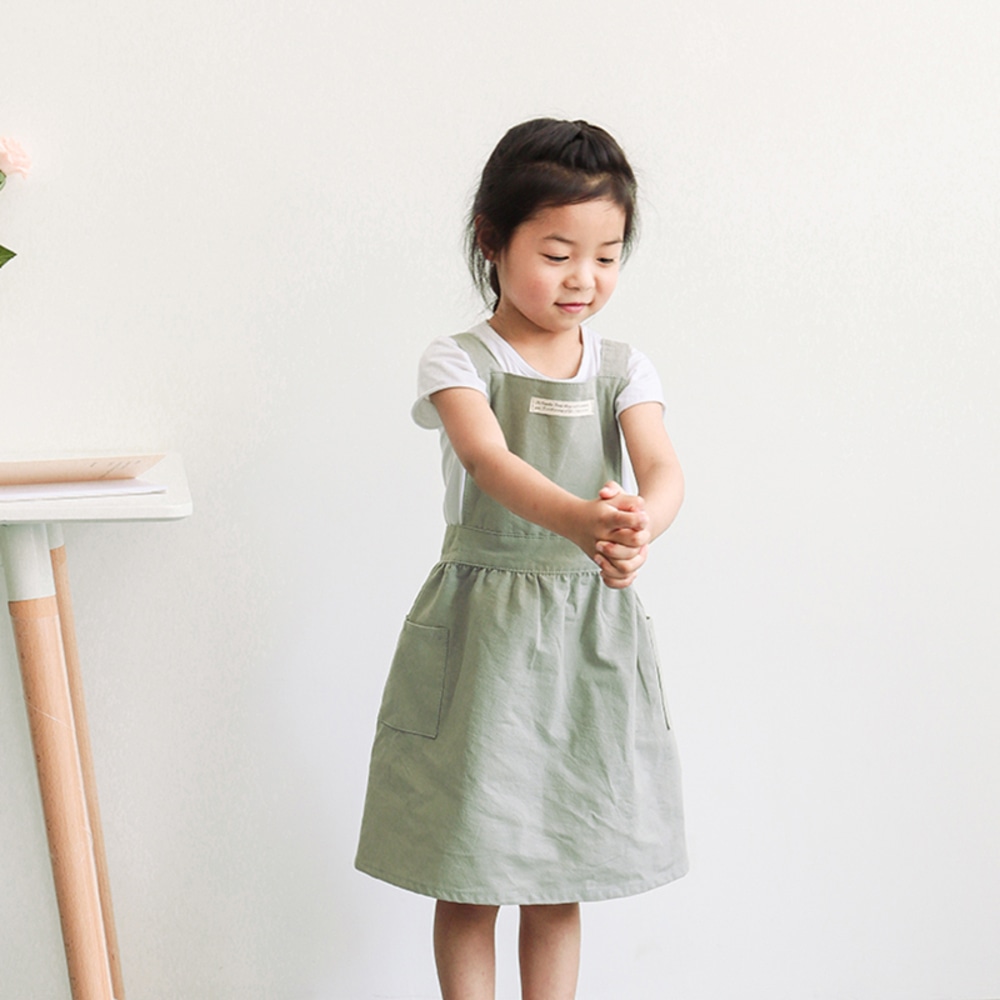 エプロン キッズ 女の子 通販 ナチュラル 安く て かわいい 親子 ペアルック お手伝い 小学生 園児 子ども 子供用 スカート シンプル フリル 無地 コットン ピンク ブルー グレー キッチンエプロン ライトグレー Backyard Family Jre Pointが 貯まる 使える Jre Mall