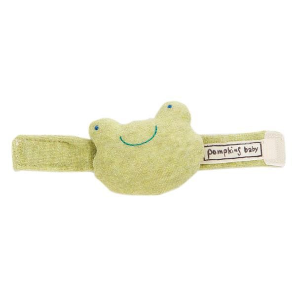 ガラガラ 赤ちゃん 通販 出産祝い 女の子 おもちゃ 誕生祝い 男の子 ラトル ベビー用品 がらがら 玩具 孫 プレゼント 日本製 かわいい 新生児 0歳 ファーストトイ リストバンド ママ友 ギフト ブランド おしゃれ Y 1359 かえる Backyard Family Jre Pointが 貯まる