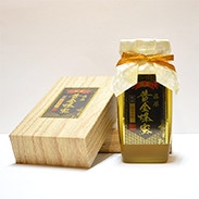 希少な純粋蜂蜜を、手作業で念入りに仕上げました。日本の北国を代表する蜂蜜です。藤原黄金蜂蜜　ゆりの木　藤原養蜂場・岩手県