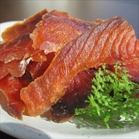【送料無料】鮭とばスライス 2個入り 〔90g×2〕 北海道 珍味 江戸屋