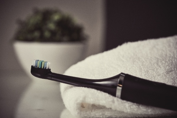 ガウラ TEE BRIGHT LED付きホワイトニング電動歯ブラシ ブラック