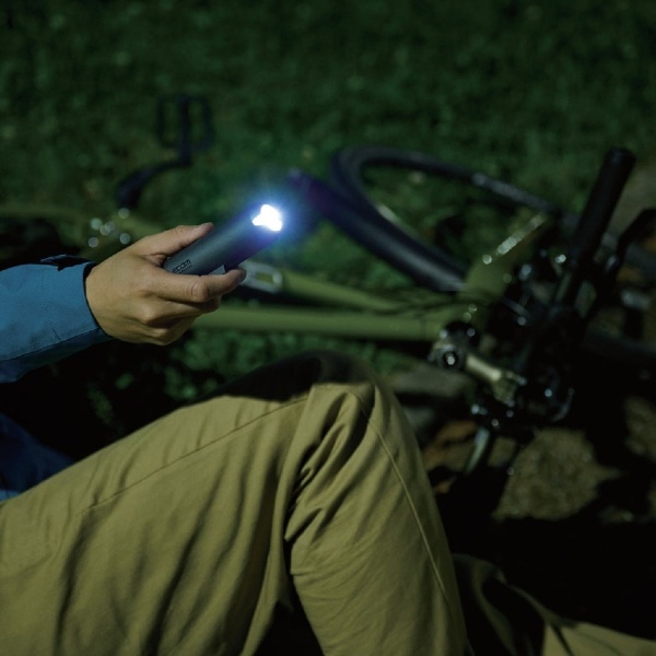 モバイルバッテリー機能付き自転車用LEDライト(400lm:容量3350mAh