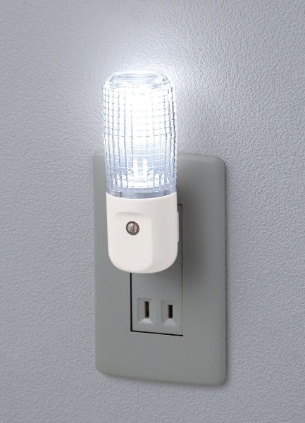 LEDセンサー付ライト ホワイト PM-L100(W) [白色 /コンセント式][PML100W]